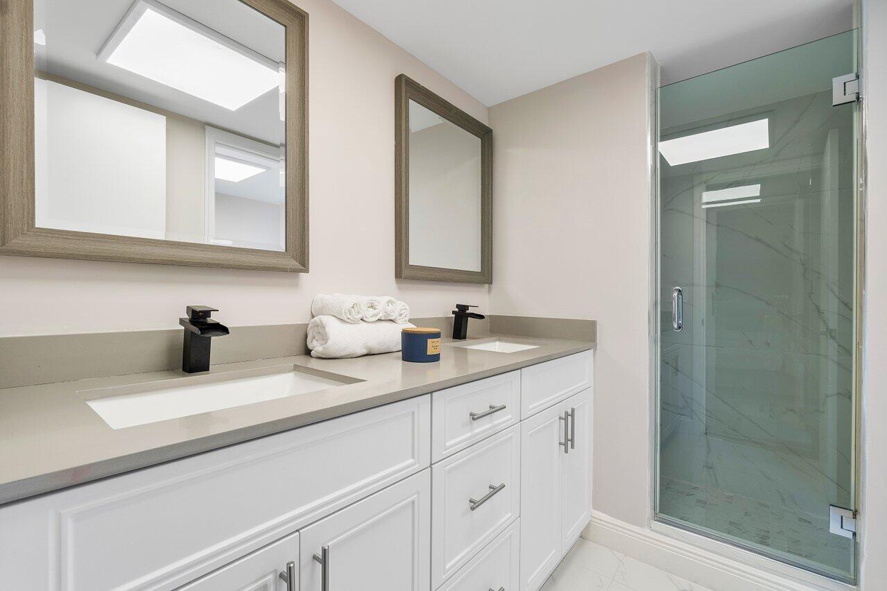 13380 Polo Road West, Unit A105 Wellington, FL 33414 - Photo 14 of 27 Primary Bath
