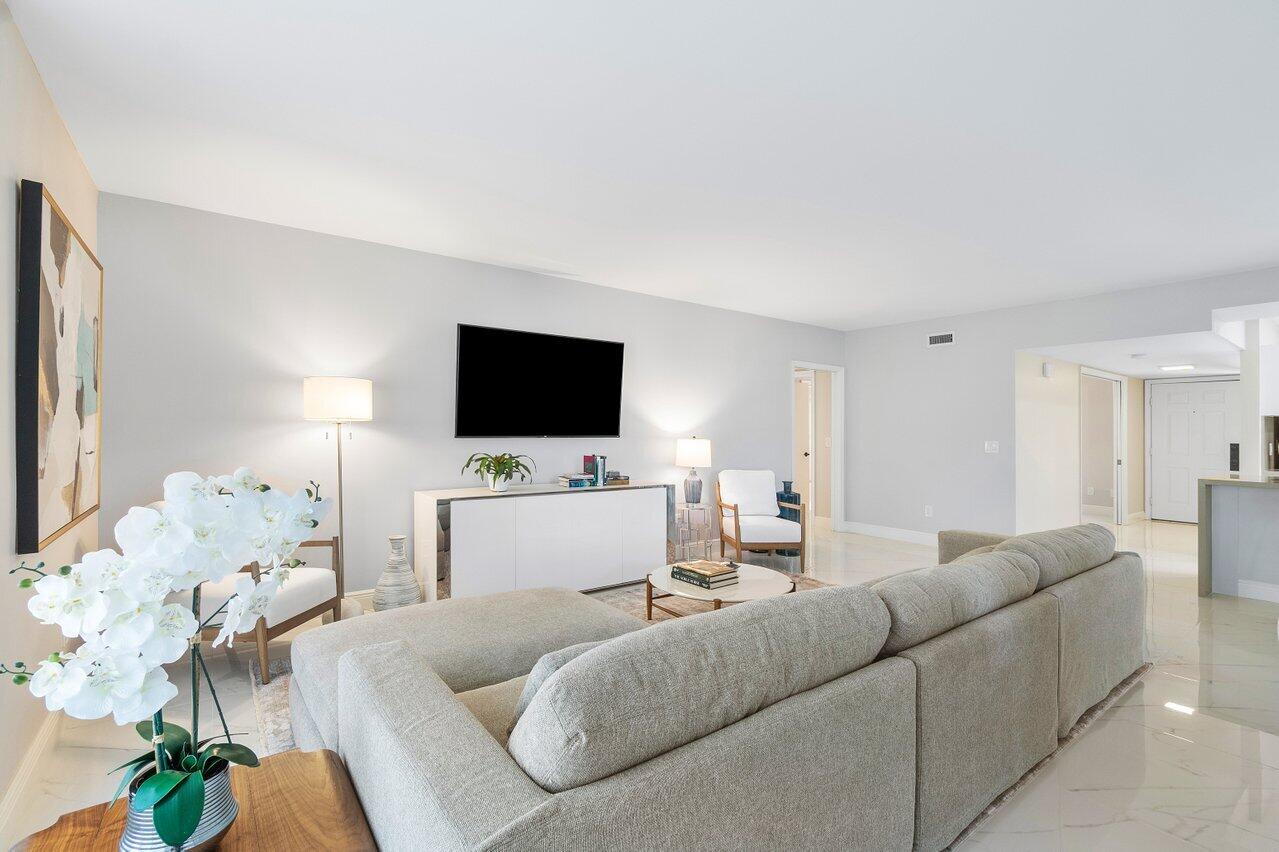 13380 Polo Road West, Unit A105 Wellington, FL 33414 - Photo 6 of 27 Living