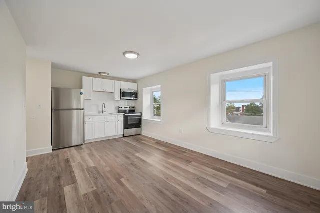 $995 | 111 West Queen Lane, Unit 3F, Philadelphia, PA 19144