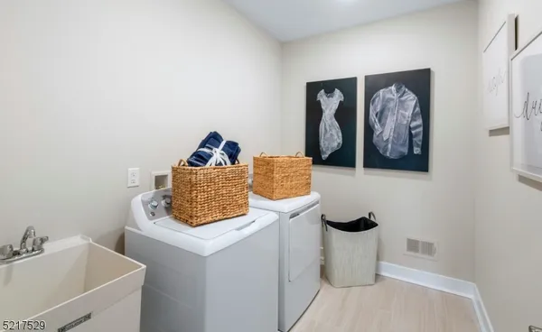 $999,990 | 20 Eastwood Terrace, Unit 20, East Hanover, NJ 07936