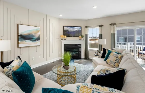 $999,990 | 20 Eastwood Terrace, Unit 20, East Hanover, NJ 07936