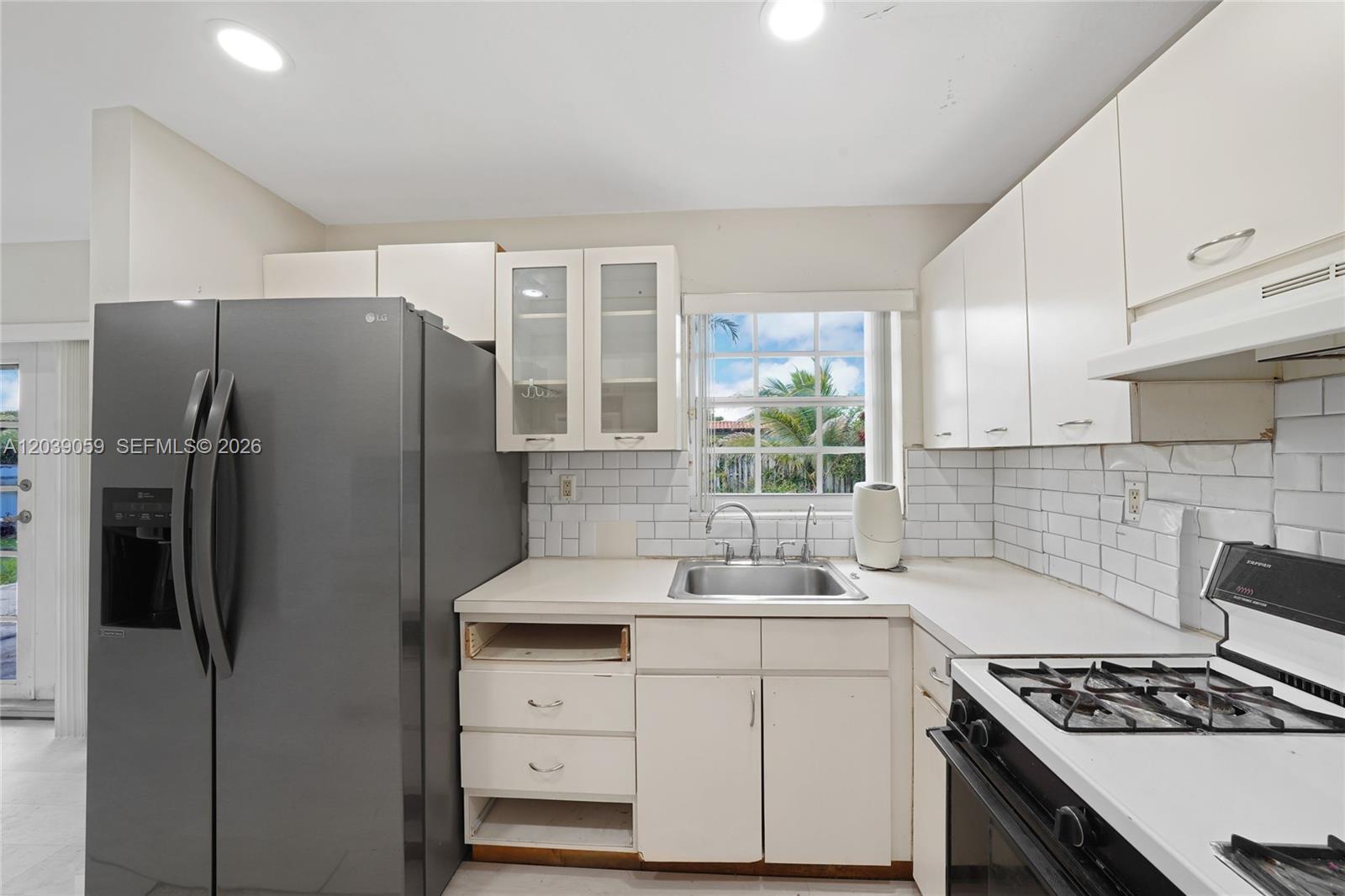 10051 Southwest 13th Terrace Miami, FL 33174 - Photo 9 of 26