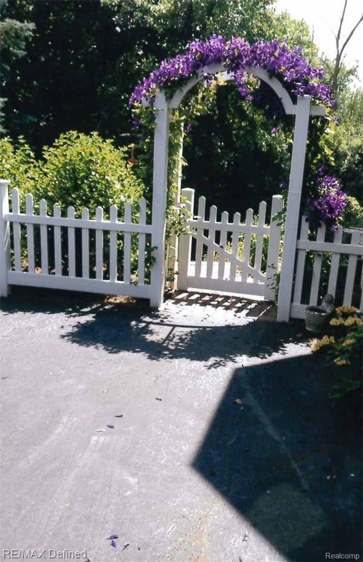 585 Whims Lane Rochester, MI 48306 - Photo 30 of 30 What a beautiful gateway to the backyard.