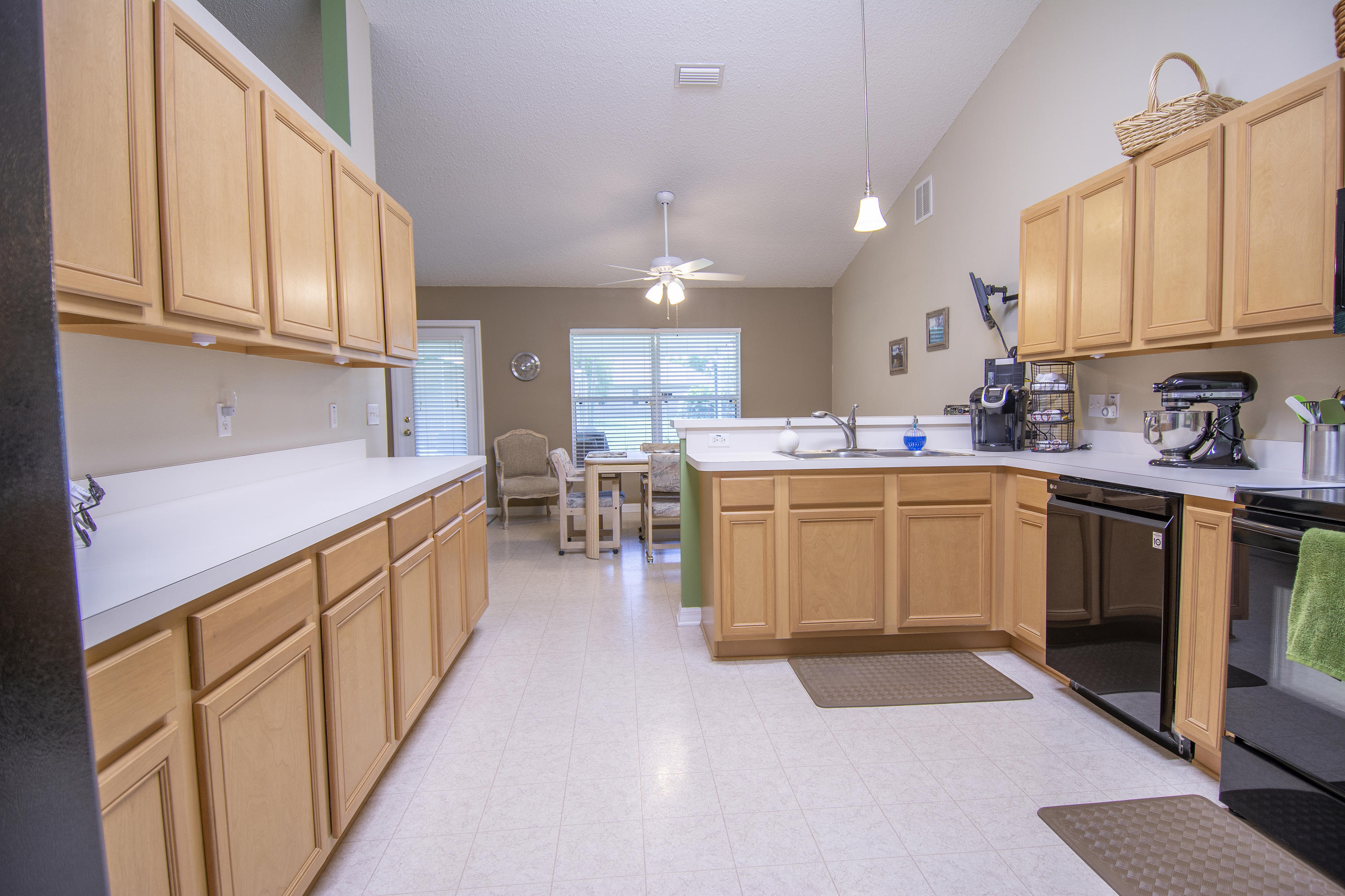 2677 Southwest Acco Road Port St. Lucie, FL 34953 - Photo 9 of 34 C 2020 MBP 2677 SW Acco Rd (11)