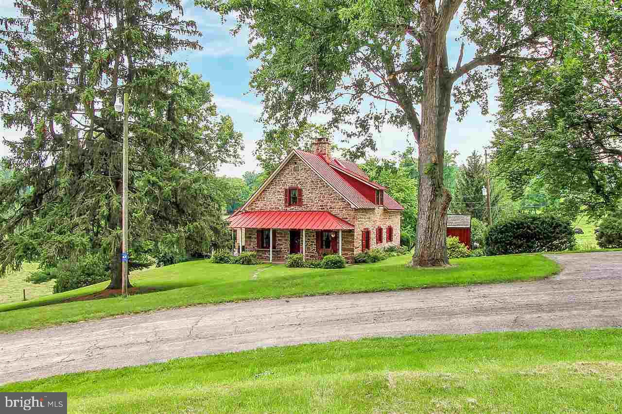 440 Cloverleaf Road York, PA 17406 - Photo 2 of 36