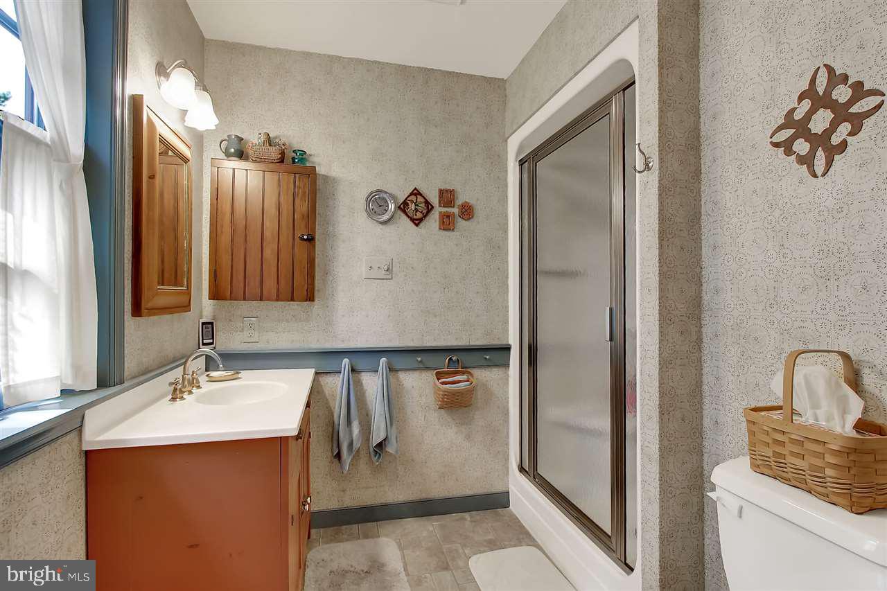 440 Cloverleaf Road York, PA 17406 - Photo 17 of 36
