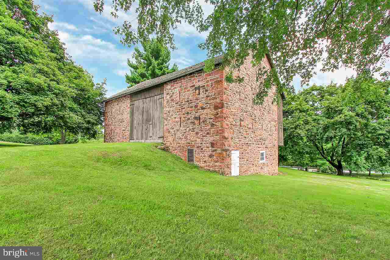 440 Cloverleaf Road York, PA 17406 - Photo 28 of 36