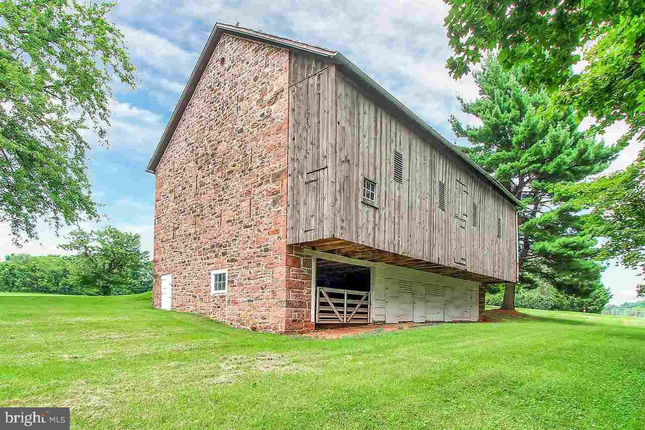 440 Cloverleaf Road York, PA 17406 - Photo 29 of 36