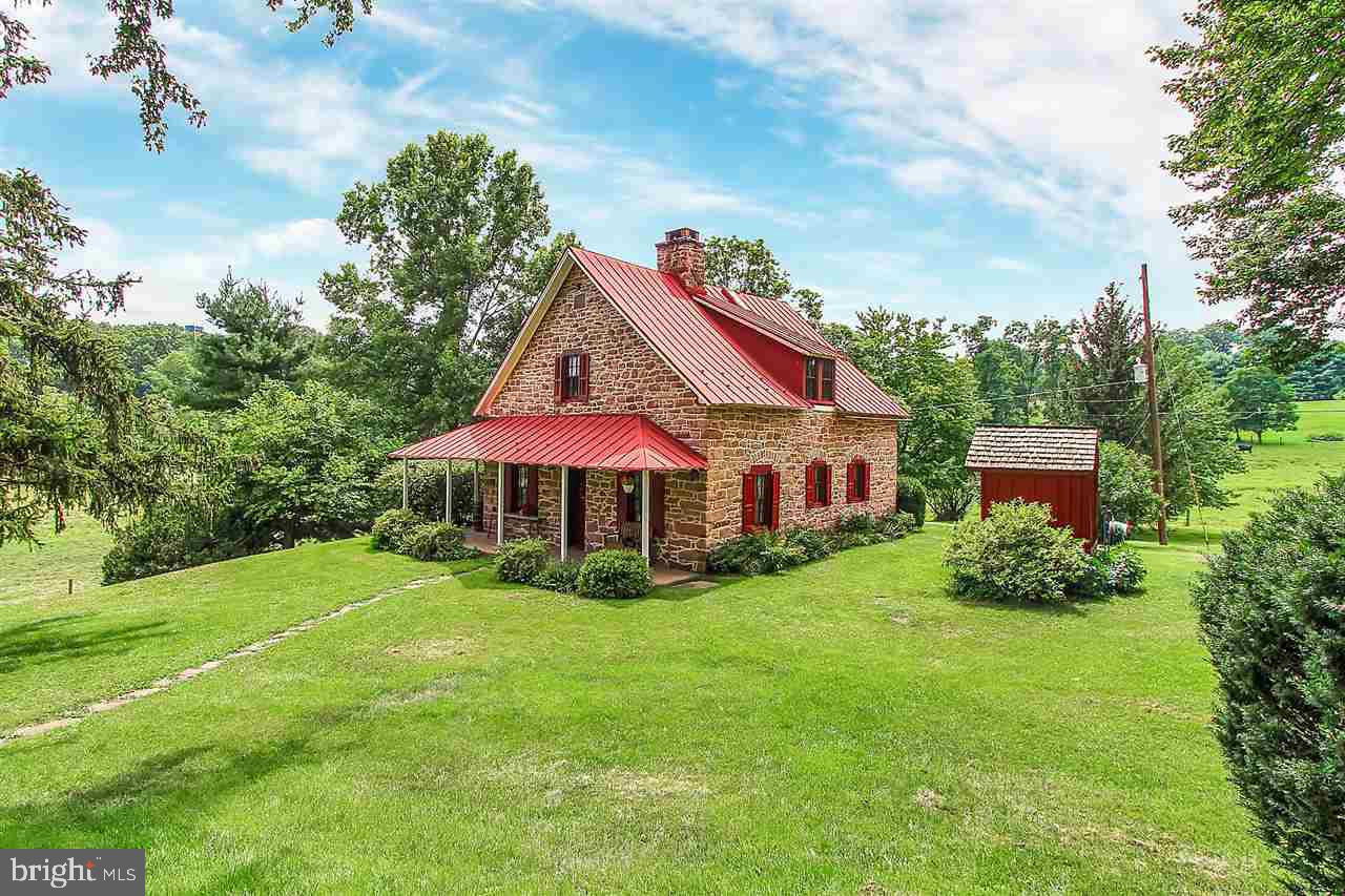 440 Cloverleaf Road York, PA 17406 - Photo 4 of 36