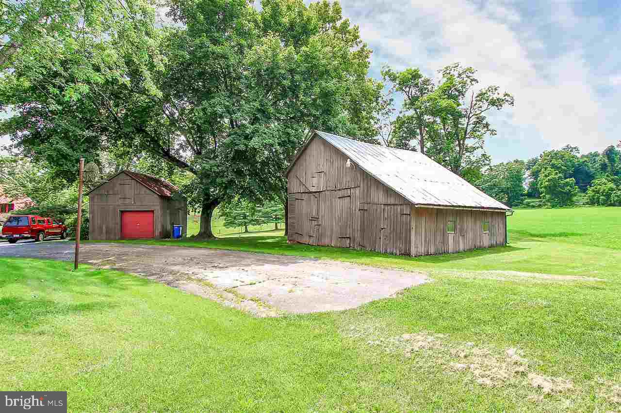 440 Cloverleaf Road York, PA 17406 - Photo 32 of 36