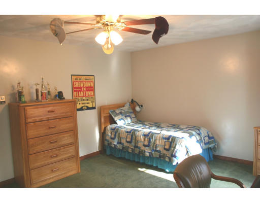 504 Carpenter Road Northbridge, MA 01588 - Photo 13 of 16