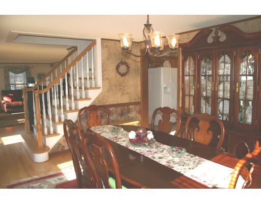 504 Carpenter Road Northbridge, MA 01588 - Photo 3 of 16