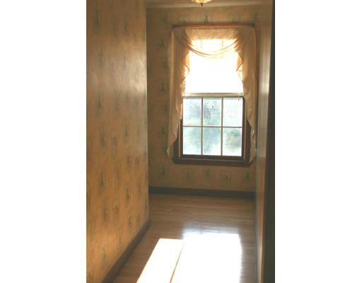 504 Carpenter Road Northbridge, MA 01588 - Photo 8 of 16