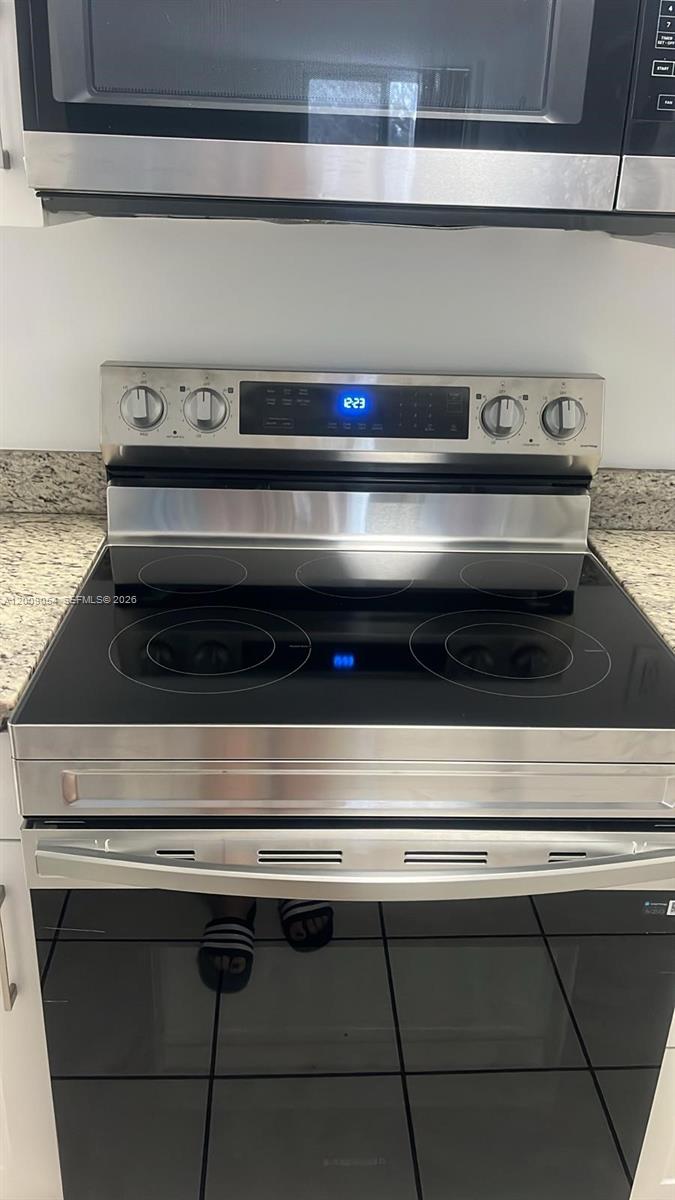 6955 Northwest 186th Street, Unit F209 Hialeah, FL 33015 - Photo 5 of 14 a close view of stove