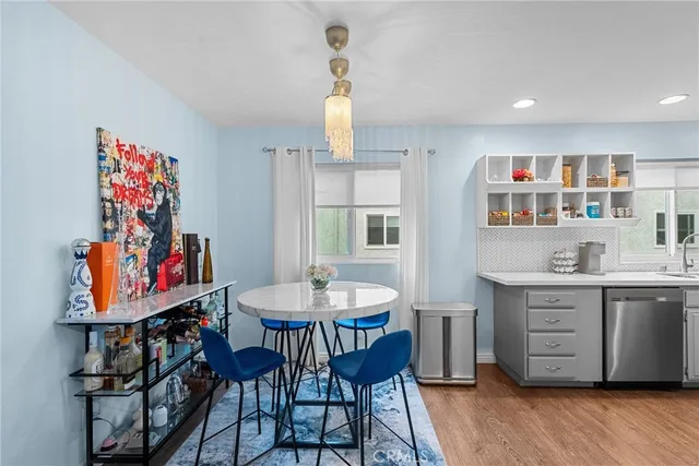 $539,000 | 19540 Sherman Way, Unit 602, Reseda, CA 91335