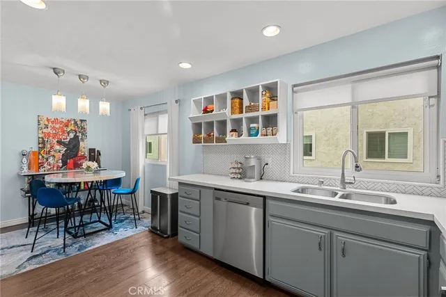 $539,000 | 19540 Sherman Way, Unit 602, Reseda, CA 91335