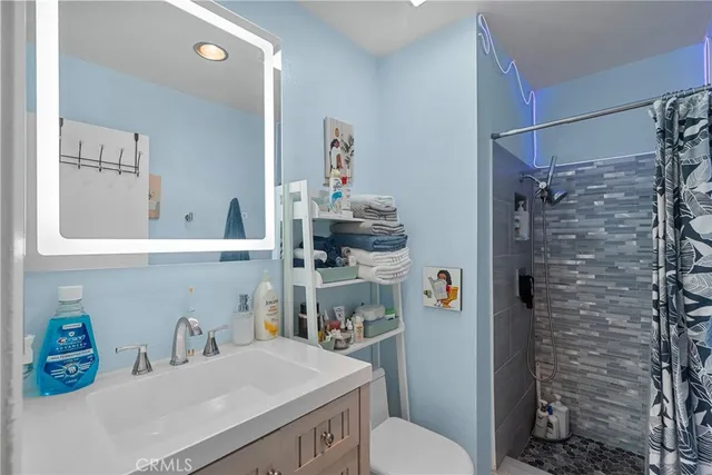 $539,000 | 19540 Sherman Way, Unit 602, Reseda, CA 91335