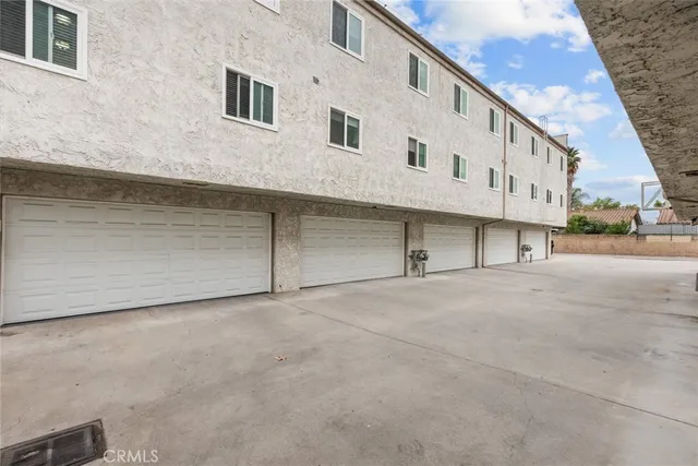 $539,000 | 19540 Sherman Way, Unit 602, Reseda, CA 91335