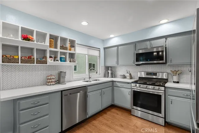 $539,000 | 19540 Sherman Way, Unit 602, Reseda, CA 91335