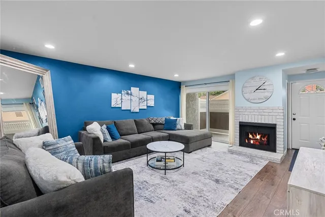 $539,000 | 19540 Sherman Way, Unit 602, Reseda, CA 91335