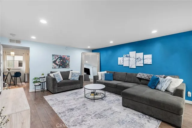 $539,000 | 19540 Sherman Way, Unit 602, Reseda, CA 91335