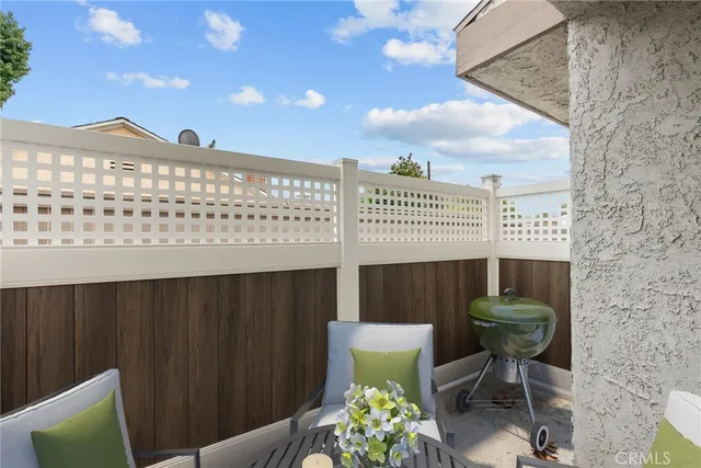 $539,000 | 19540 Sherman Way, Unit 602, Reseda, CA 91335