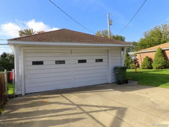 14841 Champaign Road Allen Park, MI 48101 - Photo 5 of 41 05. 2 CAR GAR WITH WORK BENCH AREA!