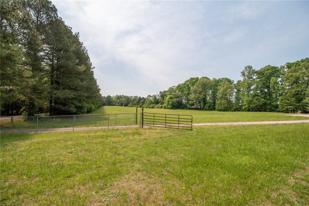610 Mountain View Road Williamston, SC 29697 - Photo 2 of 49