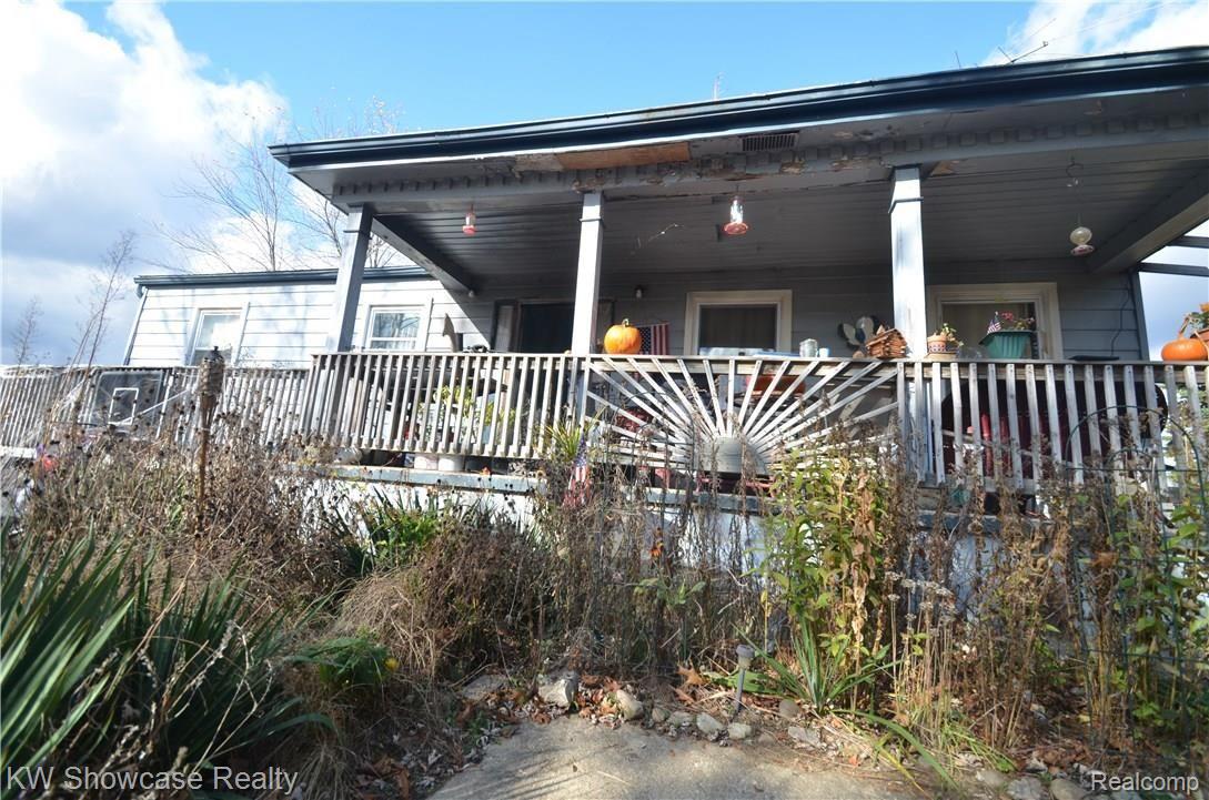 3035 North Hickory Ridge Road Highland, MI 48357 - Photo 2 of 25 FRONT VIEW.JPG
