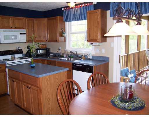 415 McCombs Road Venetia, PA 15367 - Photo 4 of 8 Kitchen.