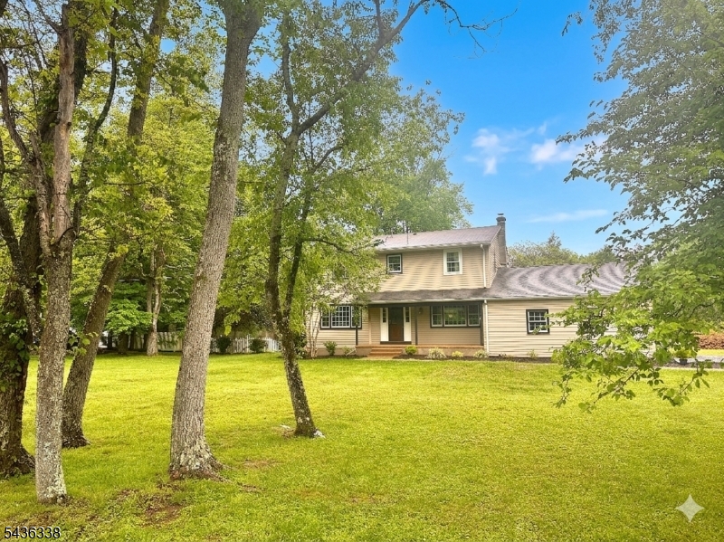 4 Laurel Place Chester, NJ 07930 - Photo 1 of 32