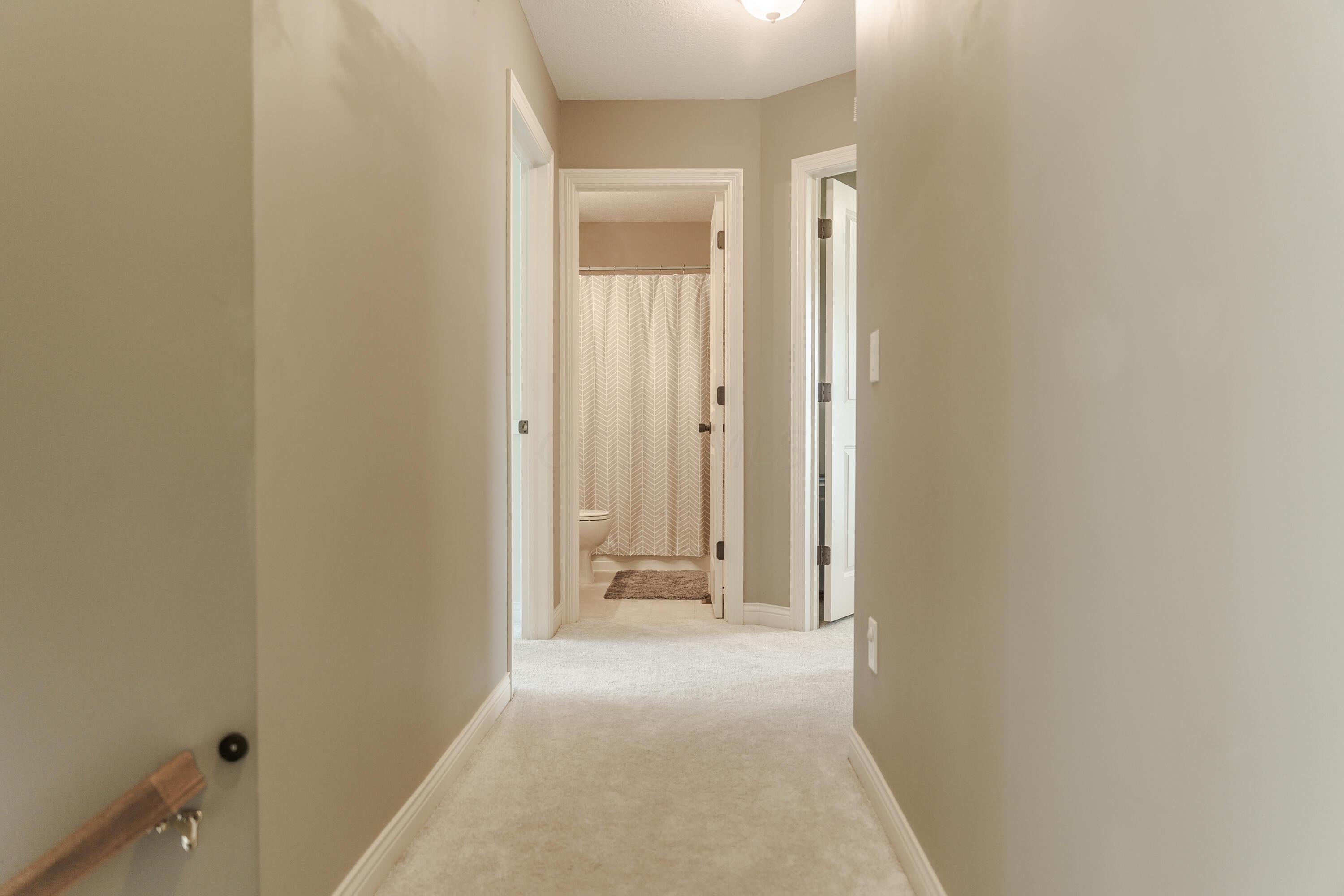 5930 Myrick Road Dublin, OH 43016 - Photo 19 of 41 Upstairs Hallway