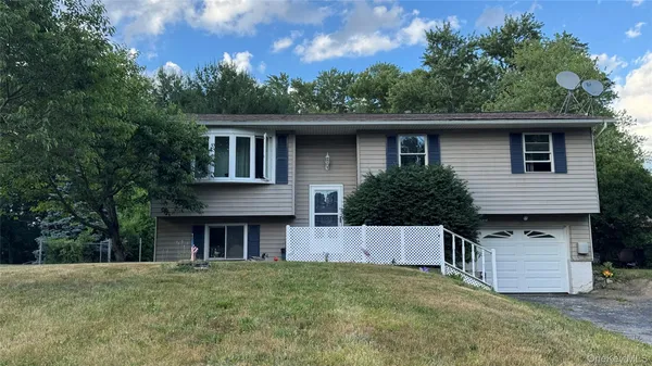 $395,000 | 4 Dara Lane, Wappingers Falls, NY 12590