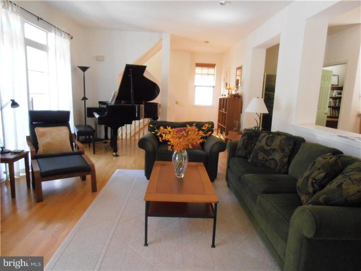 613 Sandy's Parish Road Landenberg, PA 19350 - Photo 3 of 22 Living Room