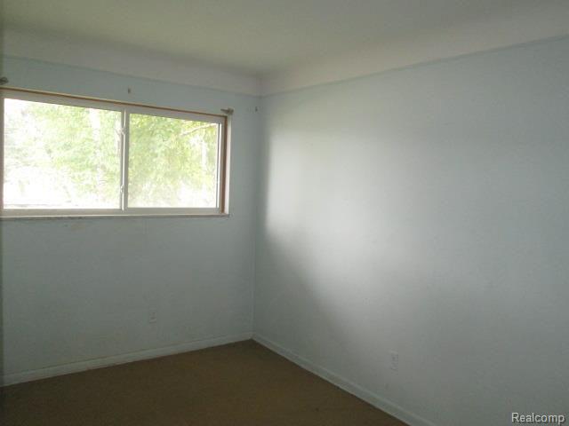 19201 Stephens Road Eastpointe, MI 48021 - Photo 10 of 19 264-037816-bed.jpg