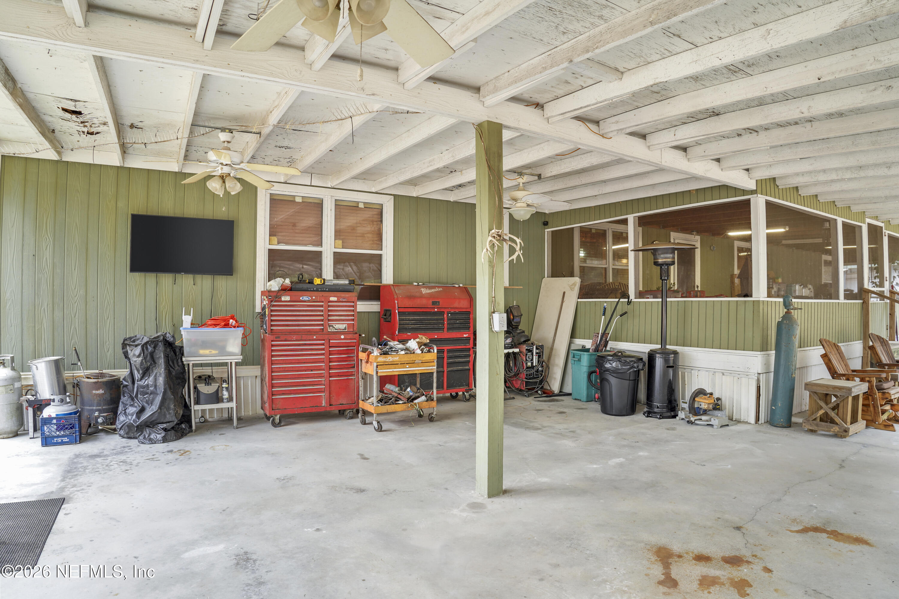 10697 County Road 127 Sanderson, FL 32087 - Photo 16 of 40 a bedroom with furniture