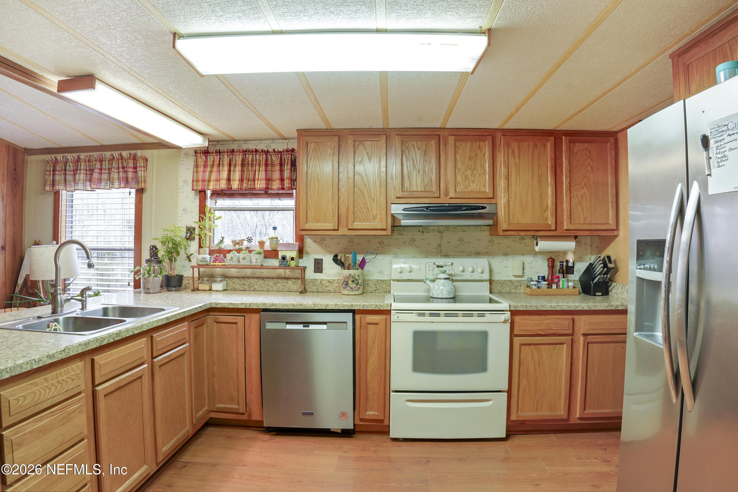 10697 County Road 127 Sanderson, FL 32087 - Photo 33 of 40 a kitchen with a sink stove and refrigerator
