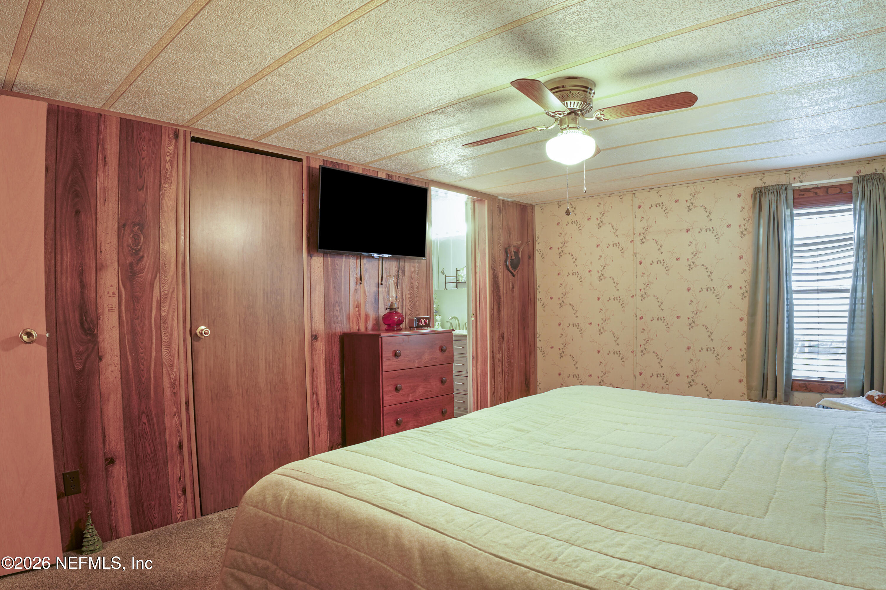 10697 County Road 127 Sanderson, FL 32087 - Photo 37 of 40 a bedroom with a bed and a chandelier