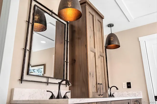 a view of a livingroom with furniture and windows