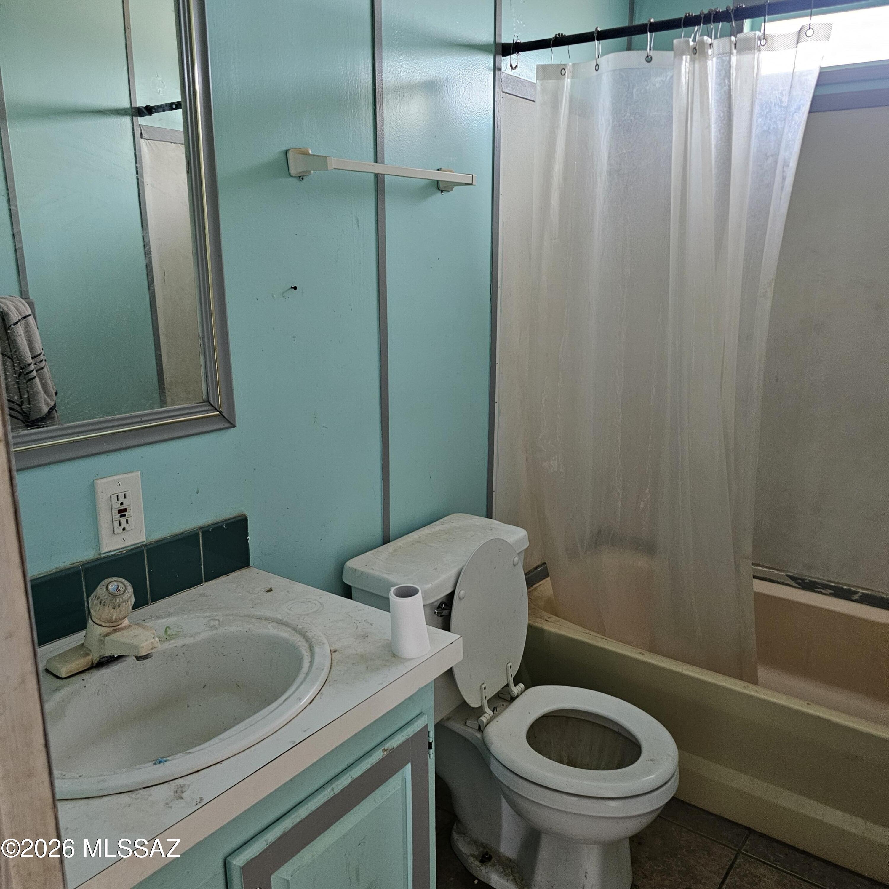 14020 West Park Road Tucson, AZ 85735 - Photo 14 of 18 a bathroom with a sink and toilet