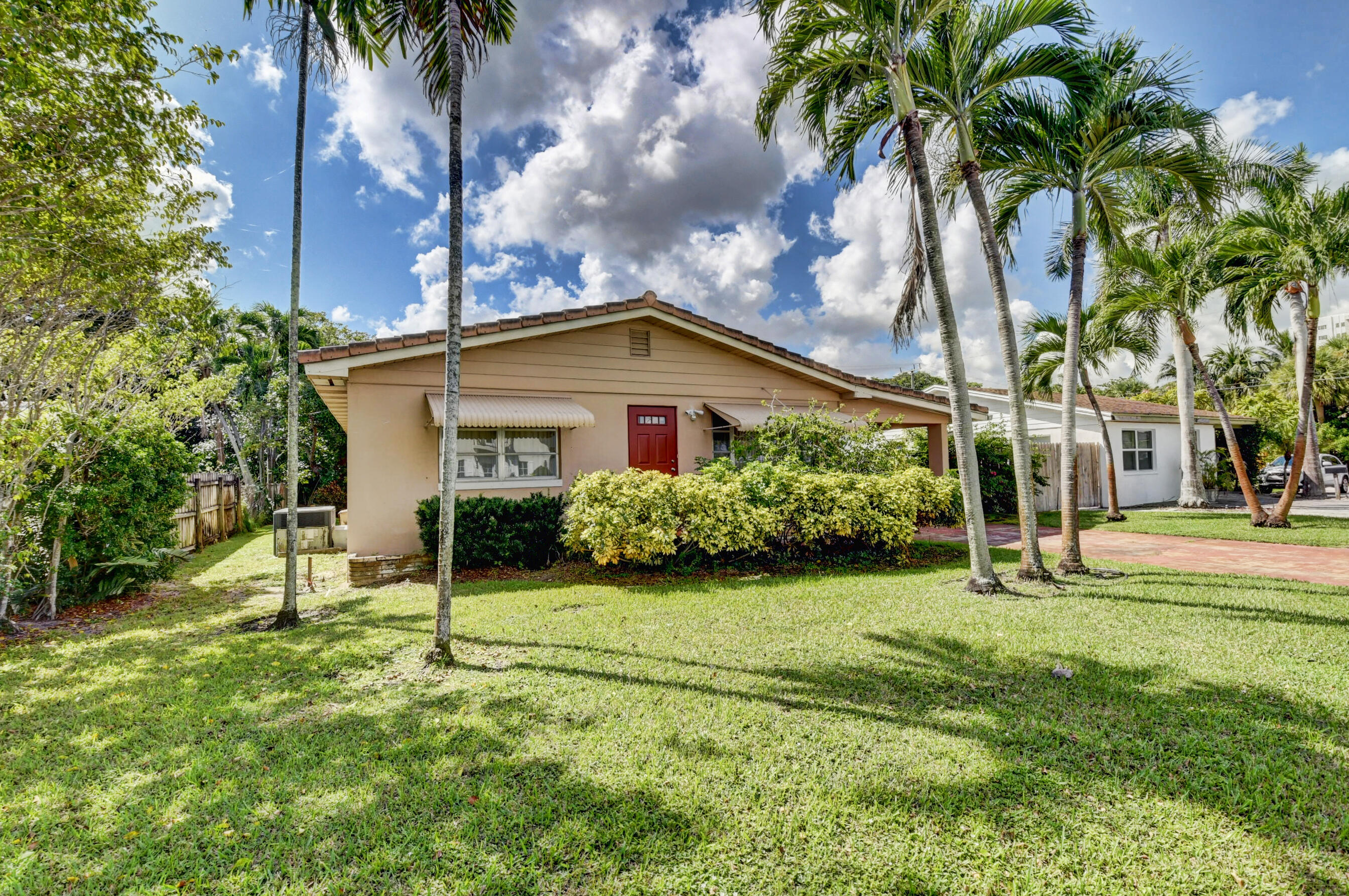 310 Northeast 2nd Street Boca Raton, FL 33432 - Photo 2 of 21 DSC_8844_5_6_7_8