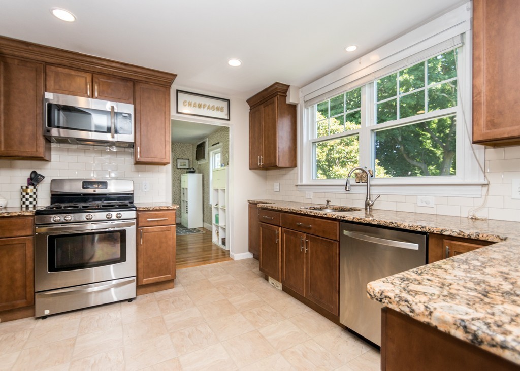 34 Bruce Road, Unit 34 Waltham, MA 02453 - Photo 3 of 25 Gallery Image 3