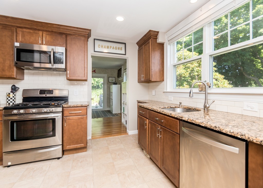 34 Bruce Road, Unit 34 Waltham, MA 02453 - Photo 4 of 25 Gallery Image 4