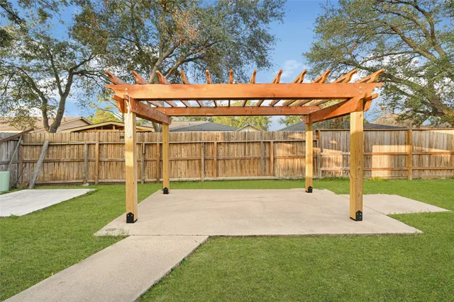 $249,900 | 7610 Smiling Woods Lane, Houston, TX 77086