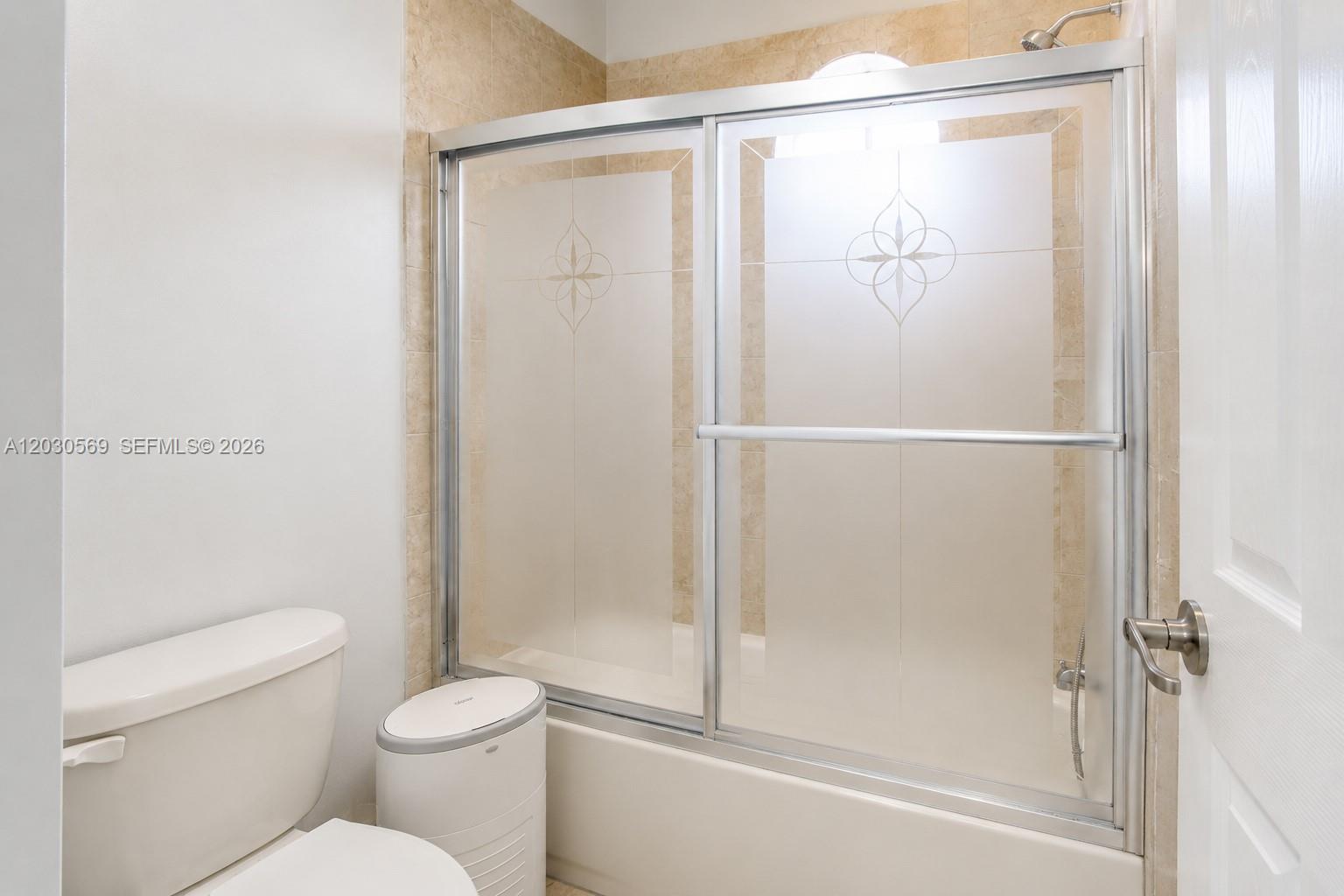 2564 Southwest 147 Path Miami, FL 33185 - Photo 21 of 31 2nd Bathroom