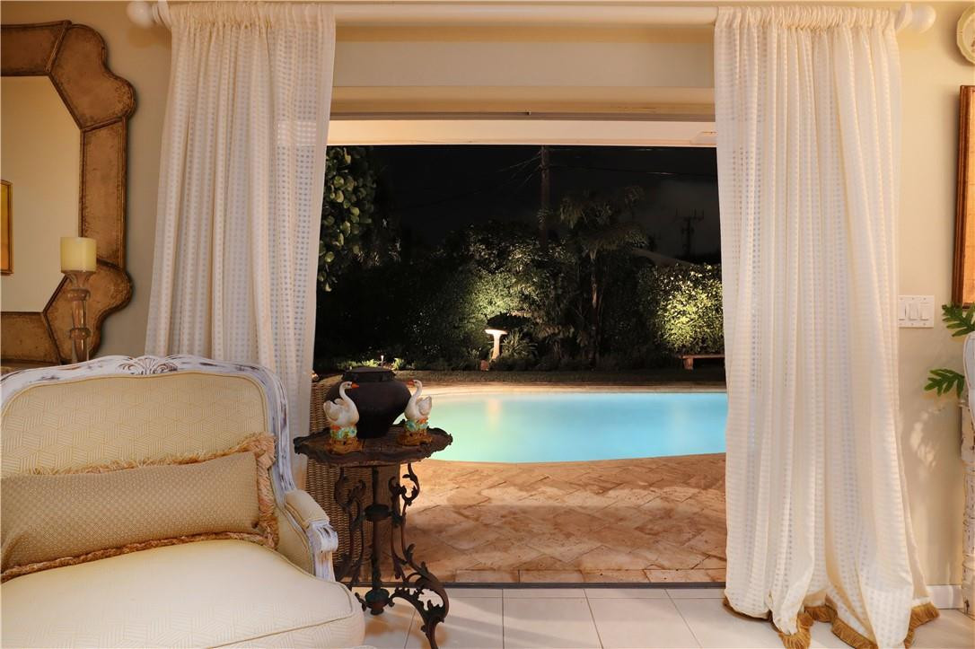 800 Hickory Terrace Boca Raton, FL 33486 - Photo 28 of 36 Family room evening view