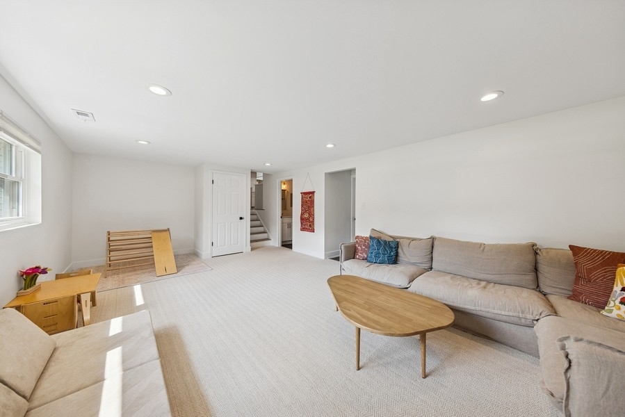4031 Roslyn Road Downers Grove, IL 60515 - Photo 16 of 31