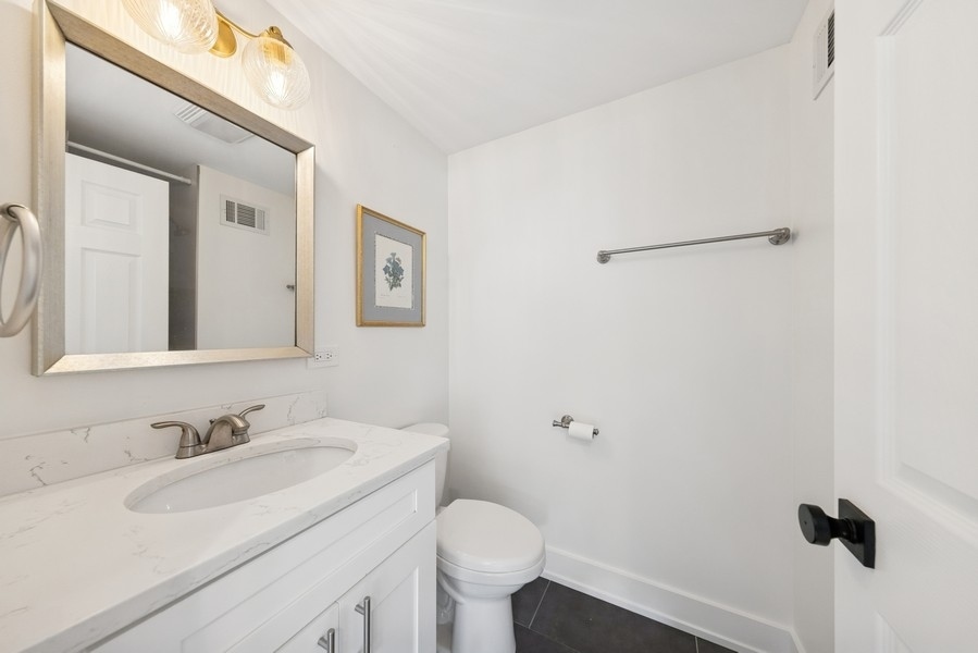 4031 Roslyn Road Downers Grove, IL 60515 - Photo 17 of 31