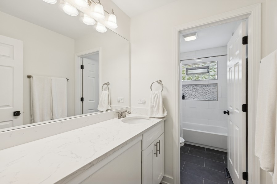 4031 Roslyn Road Downers Grove, IL 60515 - Photo 19 of 31