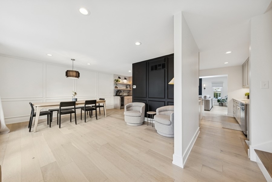 4031 Roslyn Road Downers Grove, IL 60515 - Photo 2 of 31